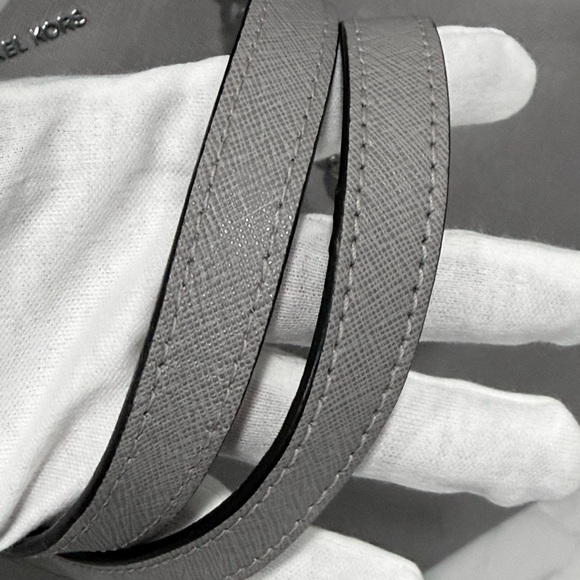 Michael Kors Jet Set Travel Large Tote with laptop separator Gray EUC! - Picture 8 of 16